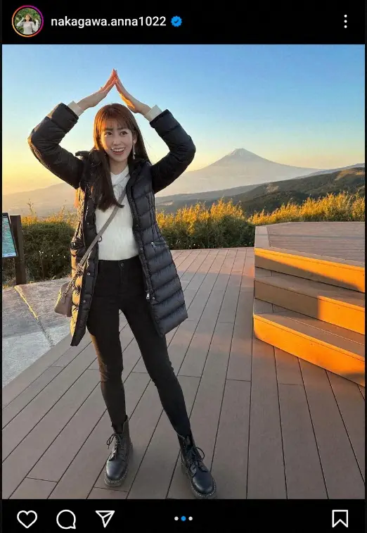 【画像・写真】NHK中川安奈アナ　“エッフェル安奈”ではなく“富士山・安奈”ポーズに「細いです」「どこかの議員？」
