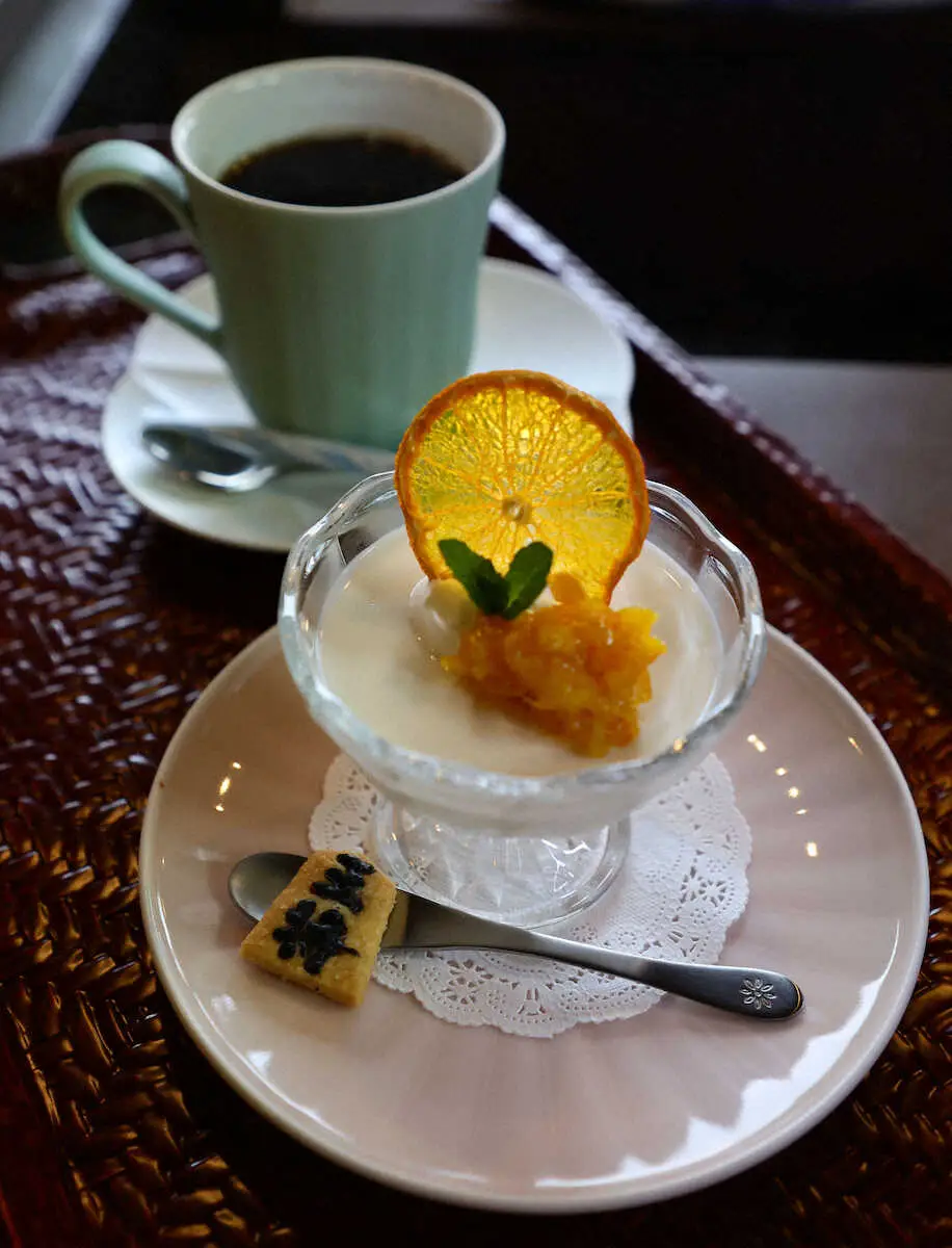 【画像・写真】王将戦午後のおやつ　藤井王将ベイクドチーズケーキとレモンティー　菅井八段は濃厚ミルクプリンとコーヒー