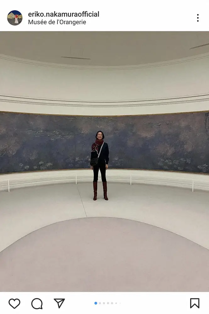 【画像・写真】パリ在住の中村江里子　「モネの睡蓮、独り占め」おしゃれコーデで美術鑑賞に「極上空間」「羨ましい」
