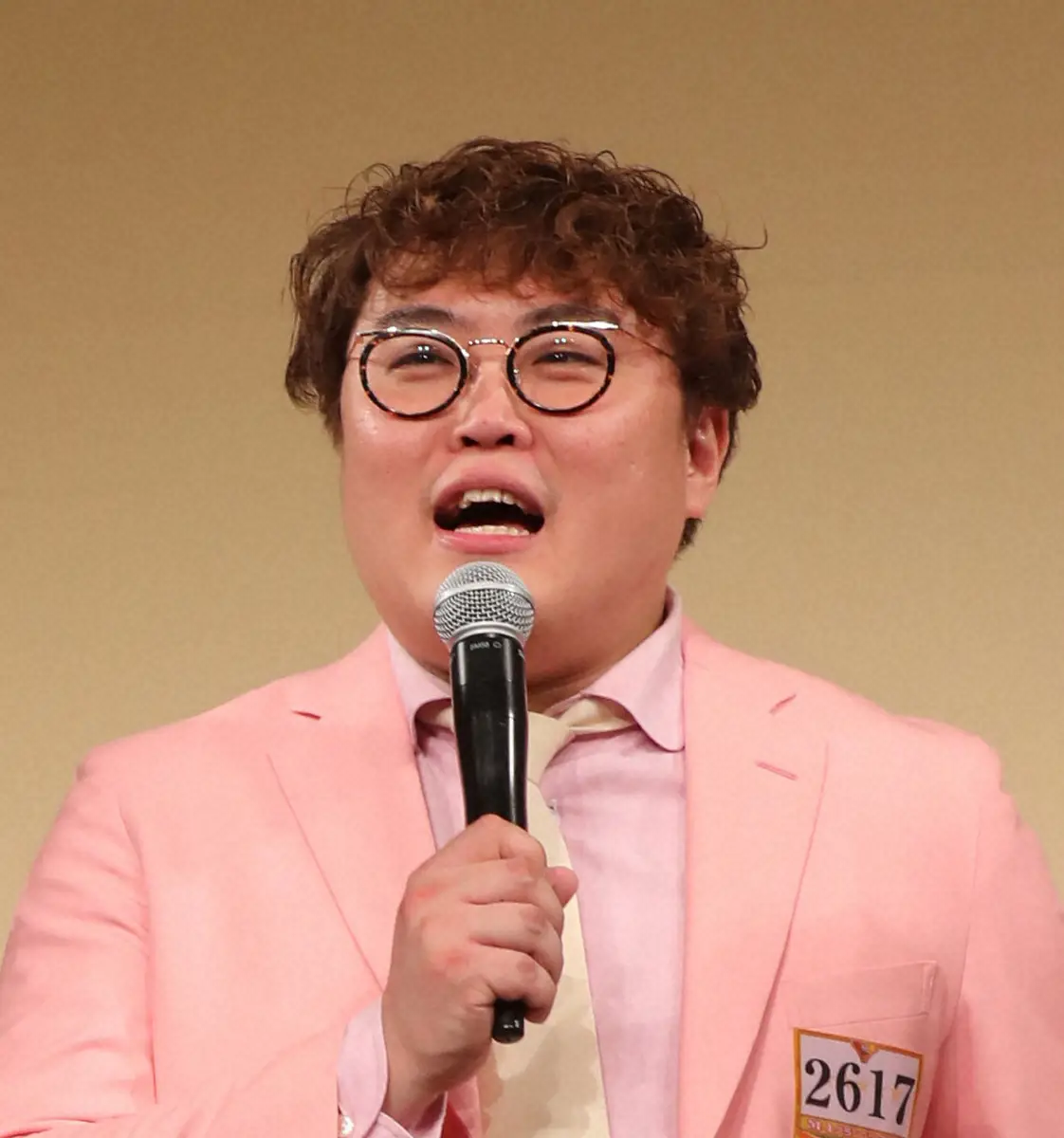【画像・写真】マユリカ中谷、「謹慎になりかけた」　ハイヒールの漫才中に舞台袖でタバコを吸う