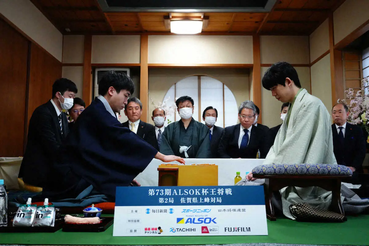 【画像・写真】【王将戦】菅井八段　「一意専心」三間飛車　対藤井8戦連続　前回との違いは「美濃囲い」