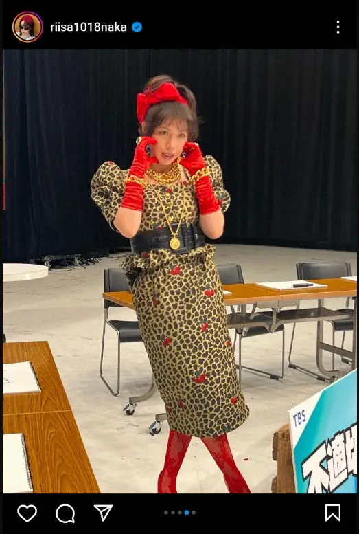 【画像・写真】仲里依紗　ヒョウ柄ワンピの“昭和アイドルスタイル”披露に「アンルイスかと」「ヘプバーンみたい」