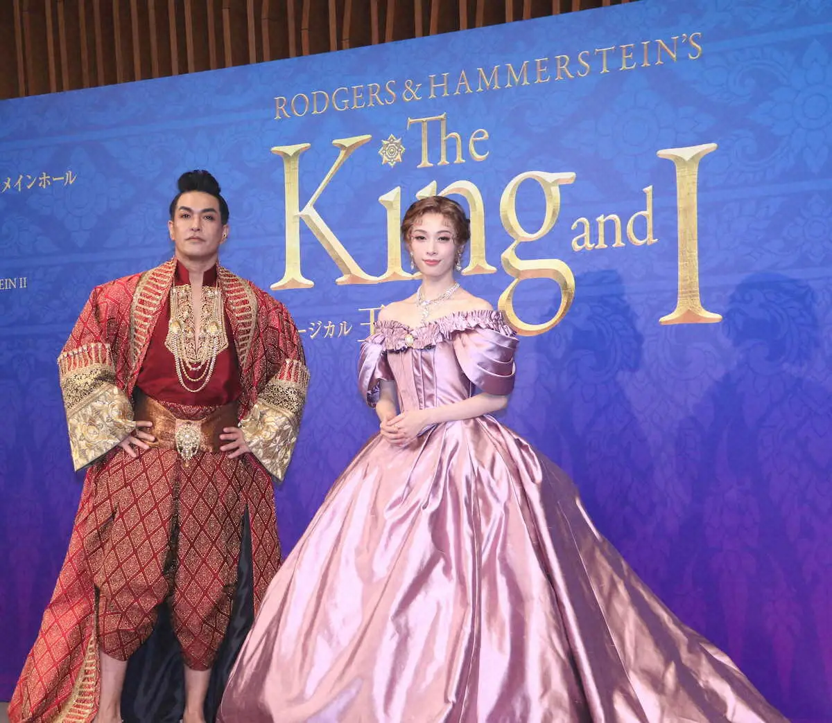 【画像・写真】舞台衣装で登壇した北村一輝と明日海りお
