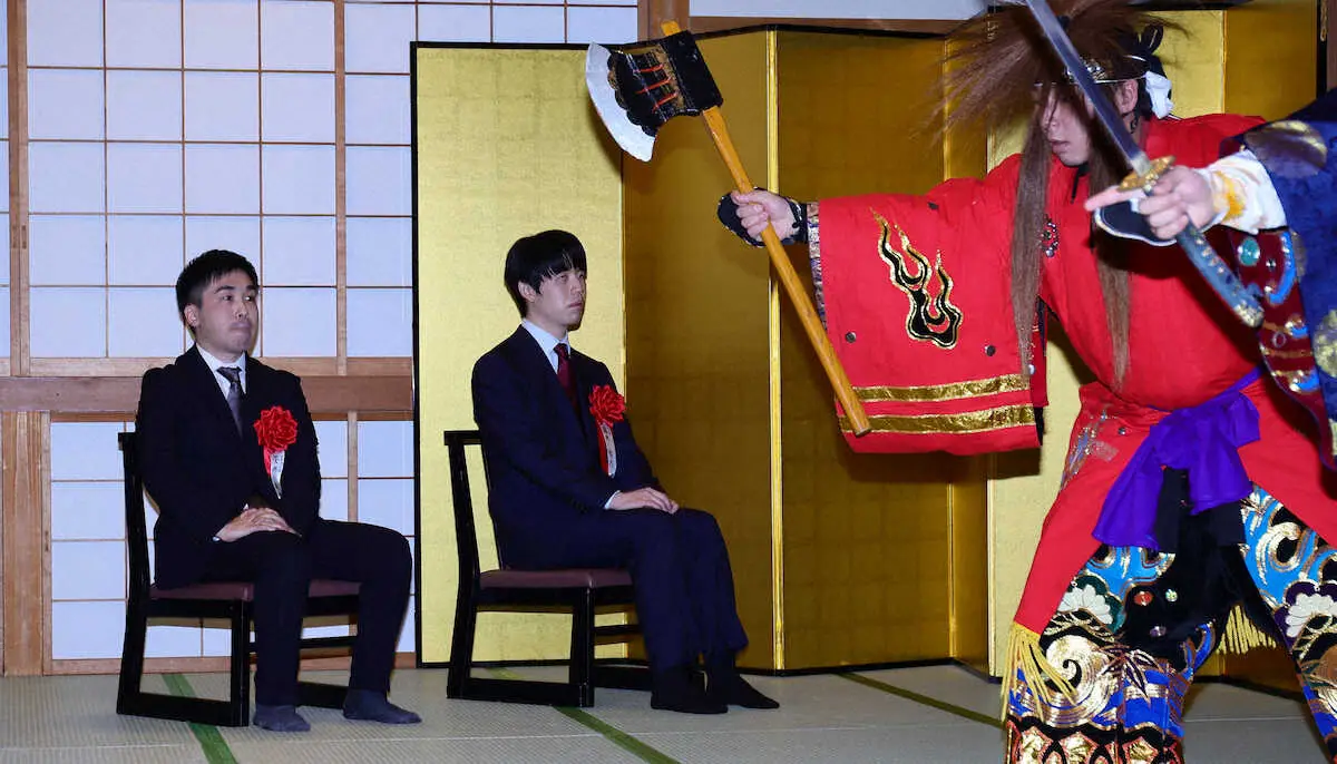 【画像・写真】【王将戦】菅井八段　剛腕で逆襲　筋トレで養った胆力見せる　島根・大田市で第3局