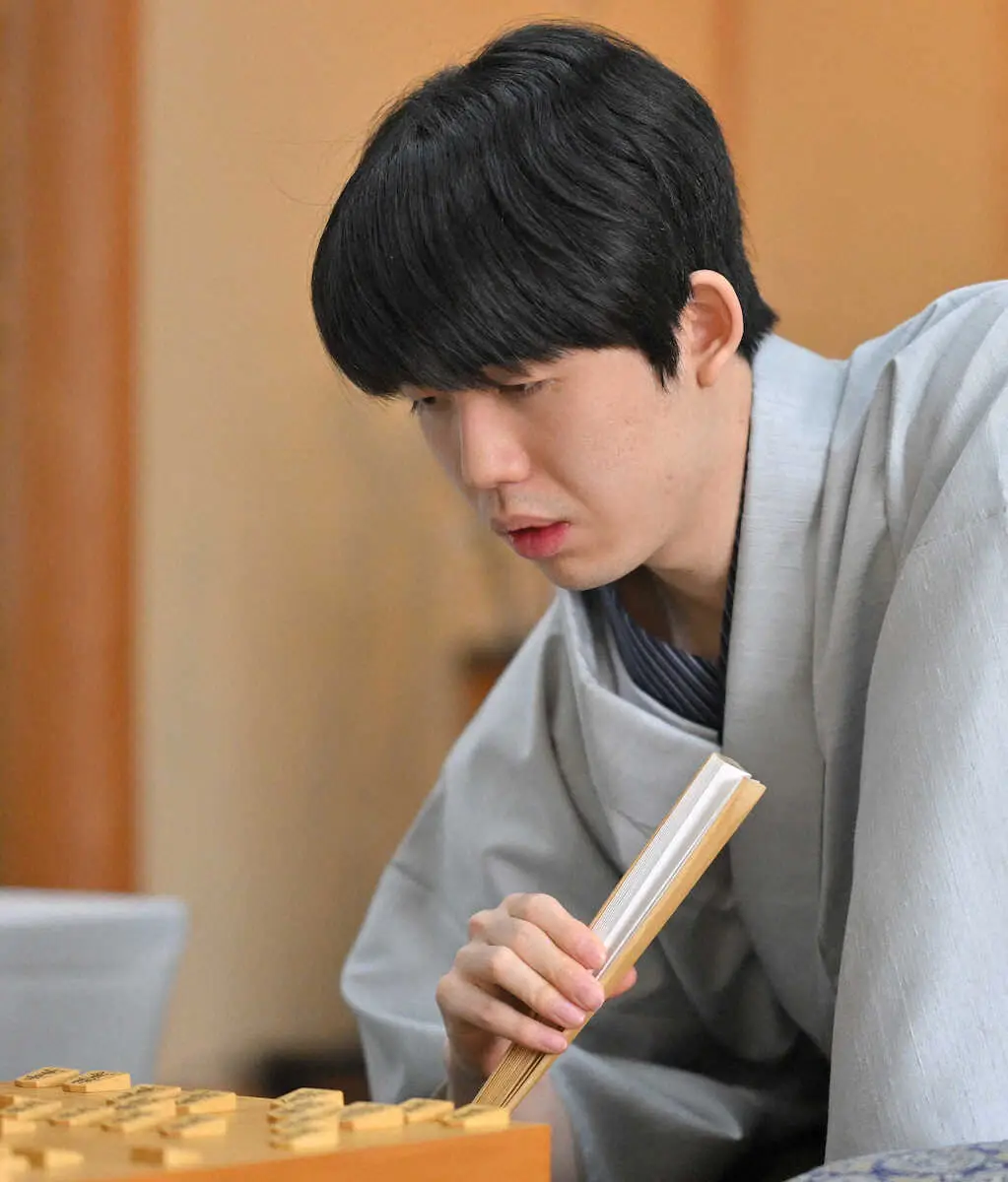 【画像・写真】王将戦第3局は昼食休憩　藤井王将「勝負どころかなと思います」菅井の▲5六角に36分考慮して突入