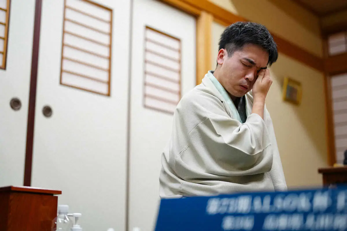 【画像・写真】【王将戦】菅井竜也八段、崖っぷち3連敗　「攻めるしかなかった…かなり厳しいが最後まで頑張りたい」