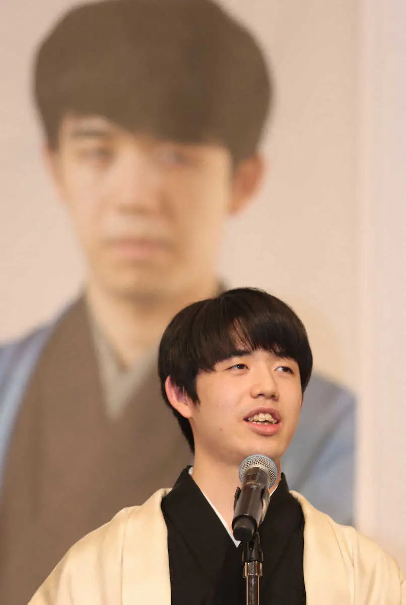 【画像・写真】藤井聡太竜王「新たな発見、手応えを感じ、得るものが多かったシリーズ」就位式で気持ち新た