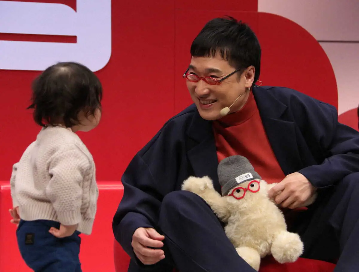 【画像・写真】山里亮太　赤ちゃんと交流図るも…　「人を見る目は間違っていないね」