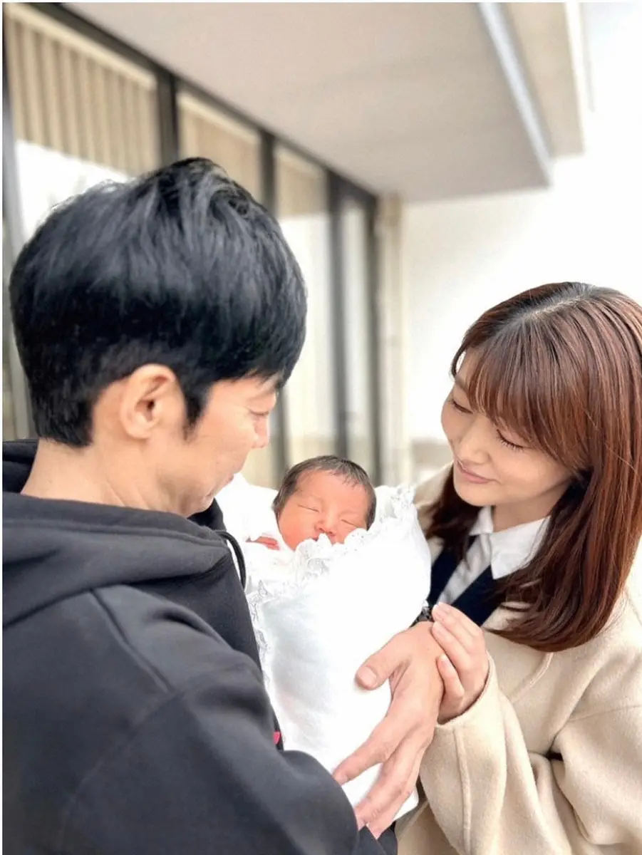 【画像・写真】東貴博　安めぐみと次女の退院を報告、3ショット披露に「とっても素敵な写真」「いい顔してますね」の声