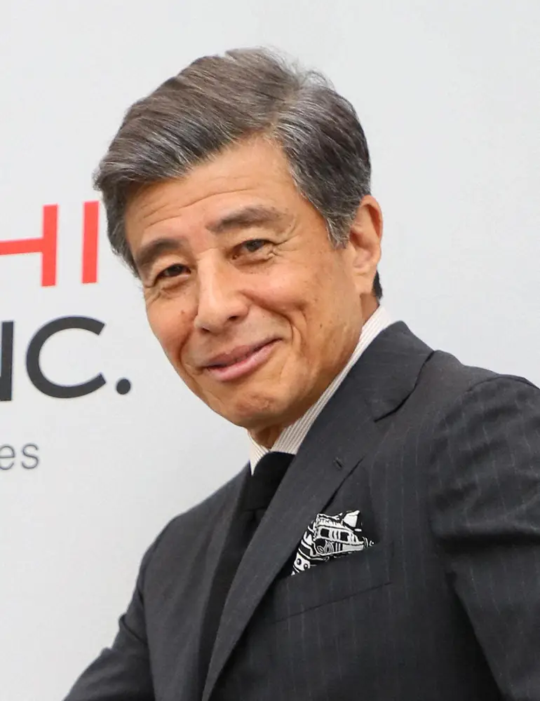 【画像・写真】舘ひろし　白シャツのボタンは2つ開けるの“こだわり”は「小学生の時から」大人の色気全開?!