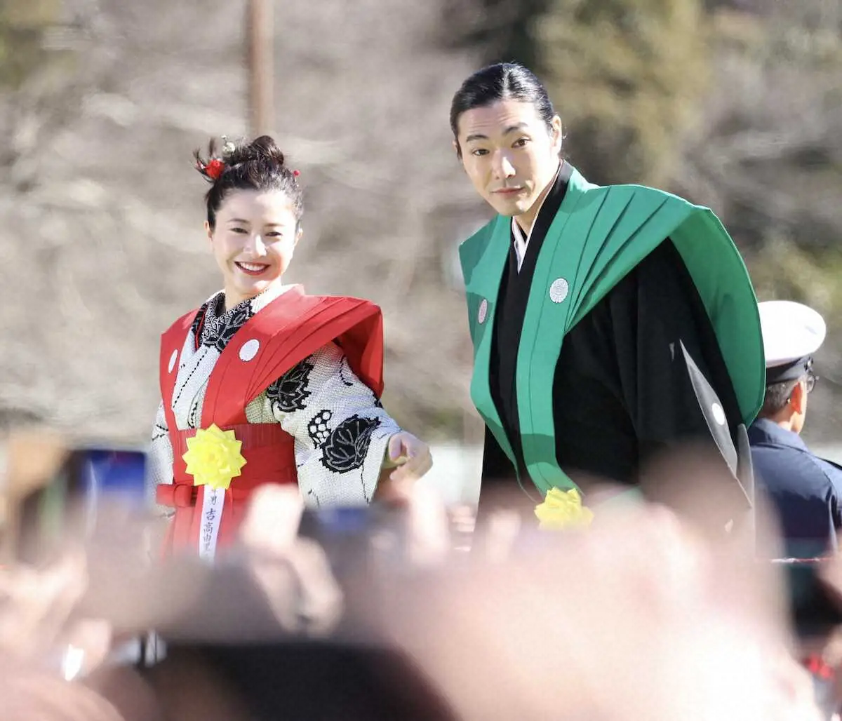 【画像・写真】吉高由里子、柄本佑ら「光る君へ」出演者が成田山で豆まき　「きゃー！」の歓声に笑顔