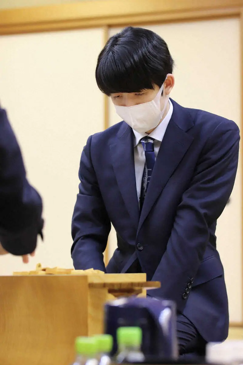 【画像・写真】藤井棋王　前哨戦で先手取られた　伊藤七段が答えた富山・魚津市の印象言い損ね　4日棋王戦第1局