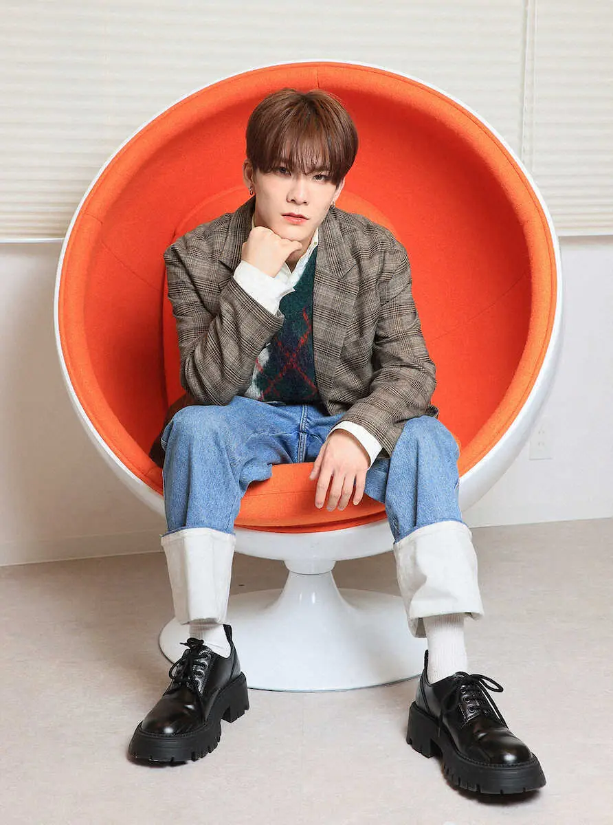 【画像・写真】「DXTEEN」谷口太一　メンバーをガッチリ支える上腕二頭筋　パックの中のぎっしり詰まった鶏肉のよう