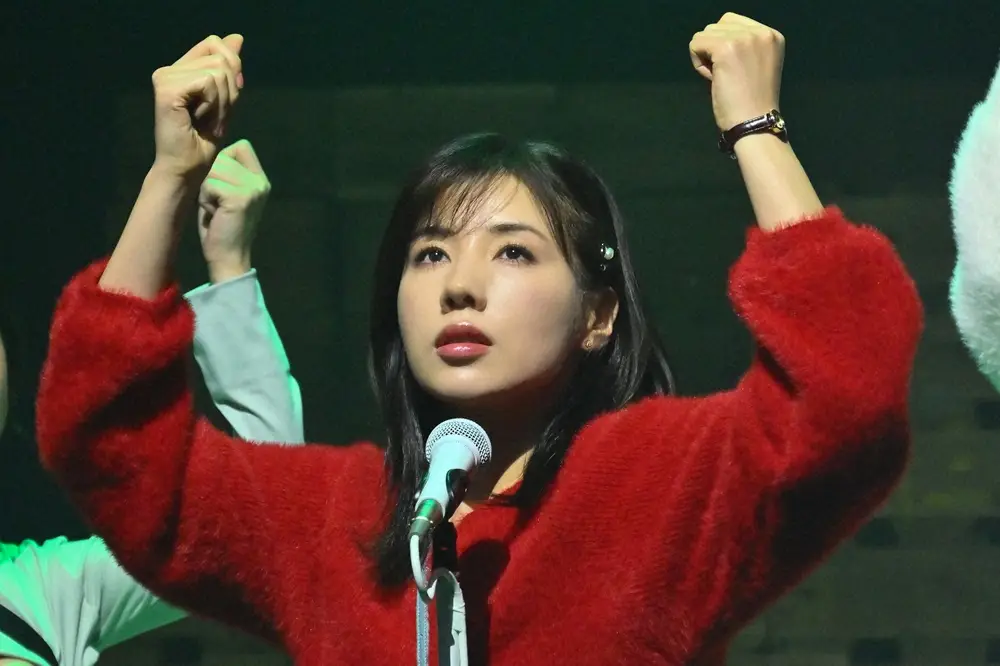 【画像・写真】金曜ドラマ「不適切にもほどがある！」第3話。犬島渚（仲里依紗）はコーラス（C）TBS