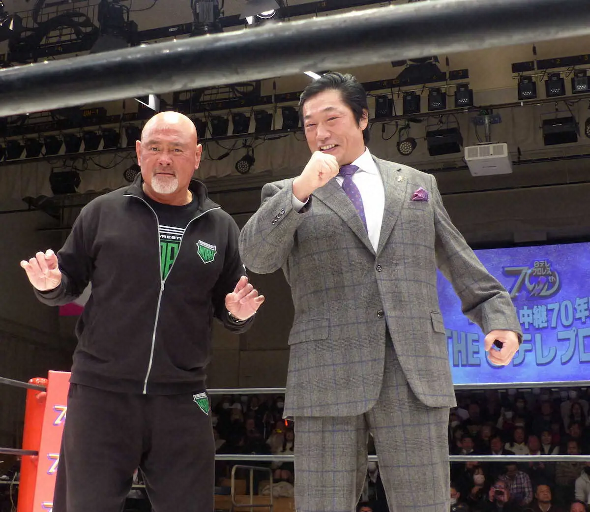 【画像・写真】日テレ　プロレス中継70周年　武藤＆小橋が“タッグ”　試合前リングに上がると大声援