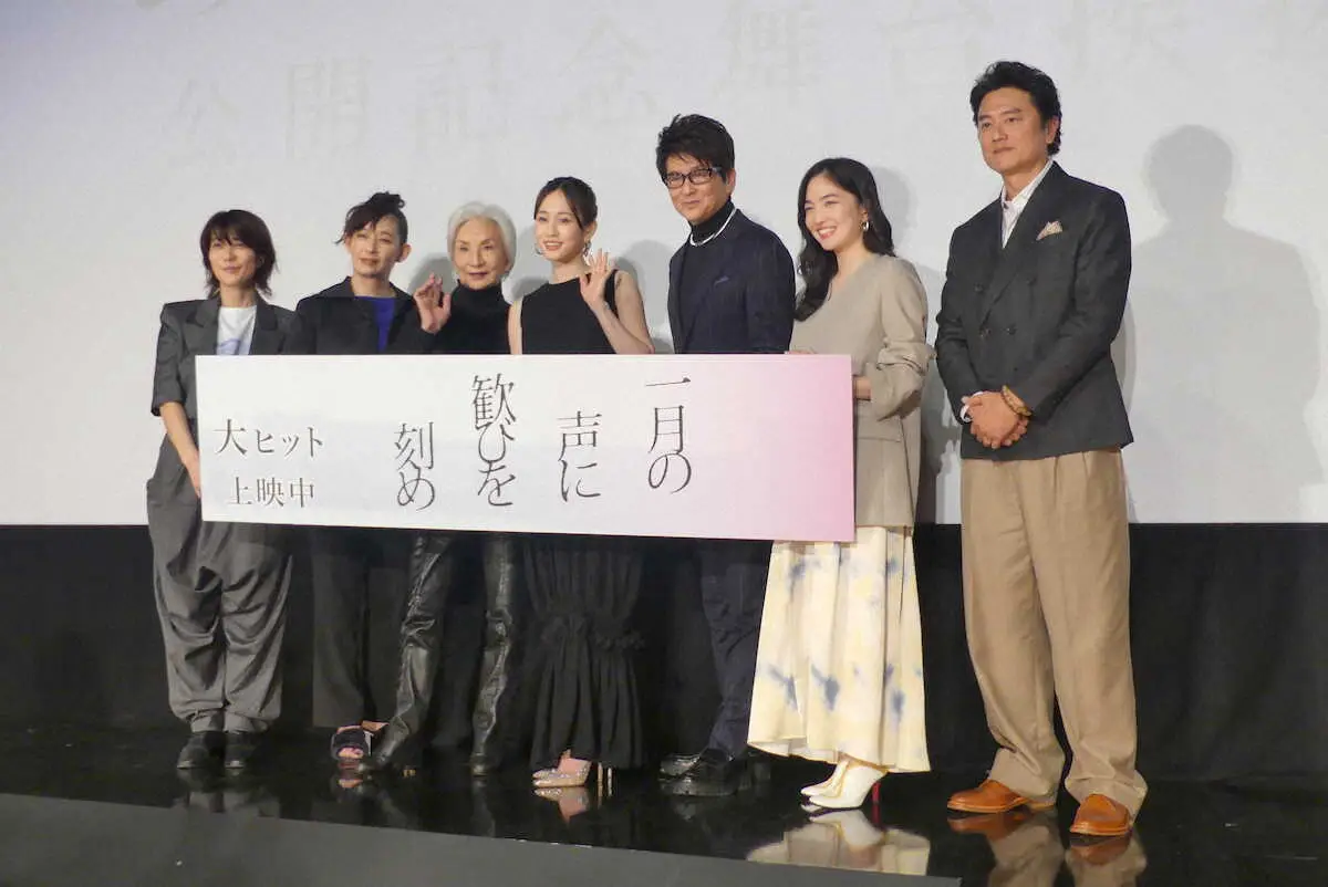 【画像・写真】前田敦子　撮影前日、三島有紀子監督と手つなぎ被害現場へ「一緒になりたくて、呼吸を合わせた」