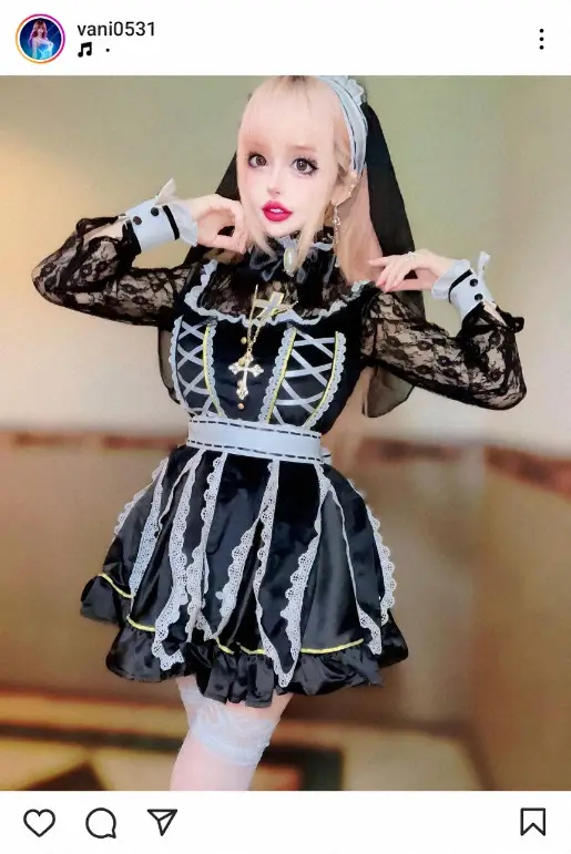 【画像・写真】“フランス人形”ヴァニラ　イルミネーション背景のミニスカ・ショット公開に「可愛い」「今日も美しい」