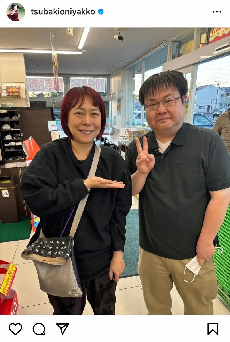 【画像・写真】椿鬼奴、“詐欺防止のスペシャリスト”コンビニ店長と2ショット 兄は人気芸人