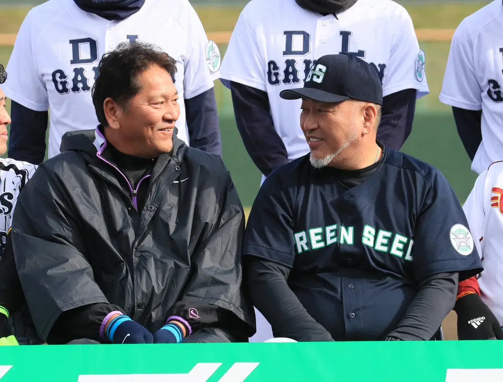 【画像・写真】野球教室で談笑する佐々木主浩氏（左）と清原和博氏（19年12月撮影）