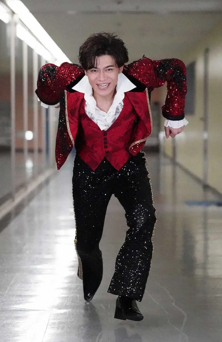 【画像・写真】新浜レオン　今年は膝スラ　新曲「全てあげよう」決めポーズ　SNSでトレンド入り