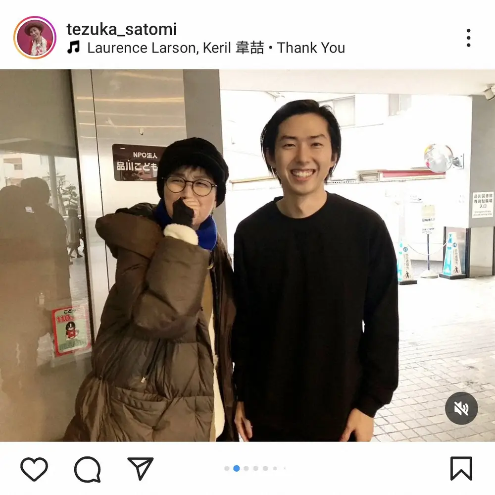 【画像・写真】手塚理美　「千秋楽までお気張りやす」次男の俳優・日南人の舞台鑑賞し親子ショットに「幸せそう」
