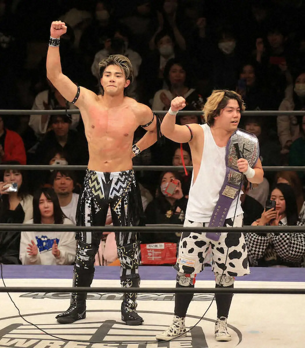 【画像・写真】プロレスデビューした「THE　RAMPAGE」の武知海青（中央）　（撮影・西川祐介）