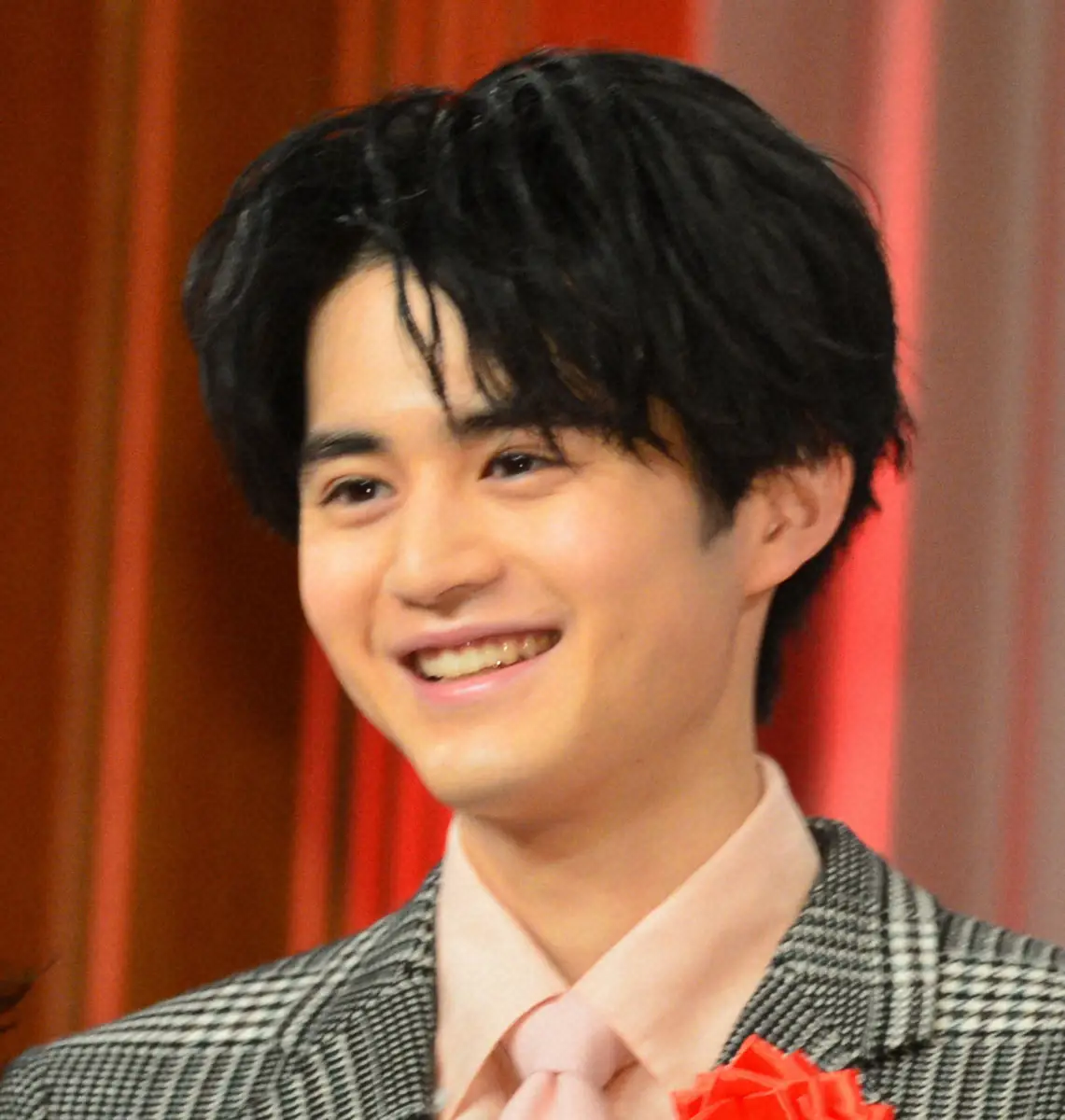 【画像・写真】鈴鹿央士　高2でエキストラ参加　芸能界入りのきっかけは「学校のイケメン軍団みたいな人たちが…」
