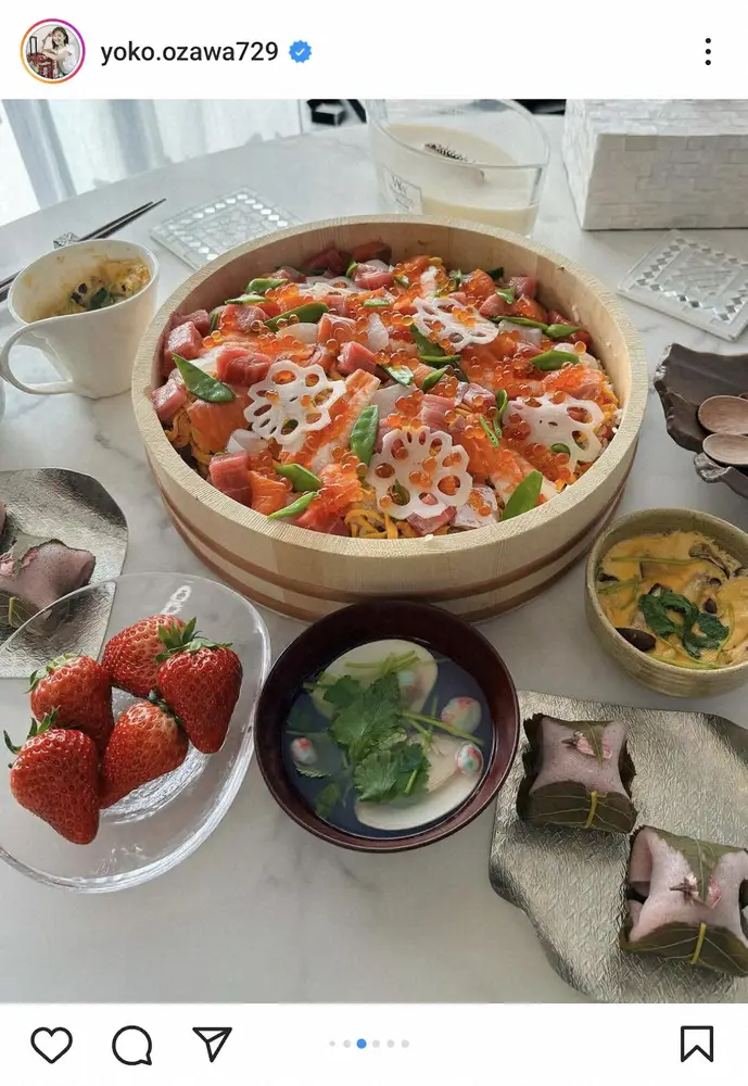 【画像・写真】フジ小澤陽子アナ　先月出産報告の第1子長女とのひな祭り親子ショットに「ママの姿微笑ましい」の声