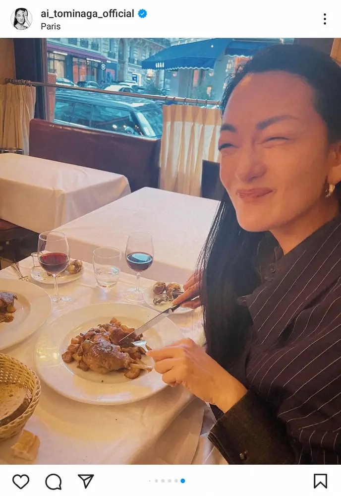【画像・写真】冨永愛　大好物を堪能するパリでのオフショに「隣の県行くくらいの感覚」「歩く芸術ですね」の声