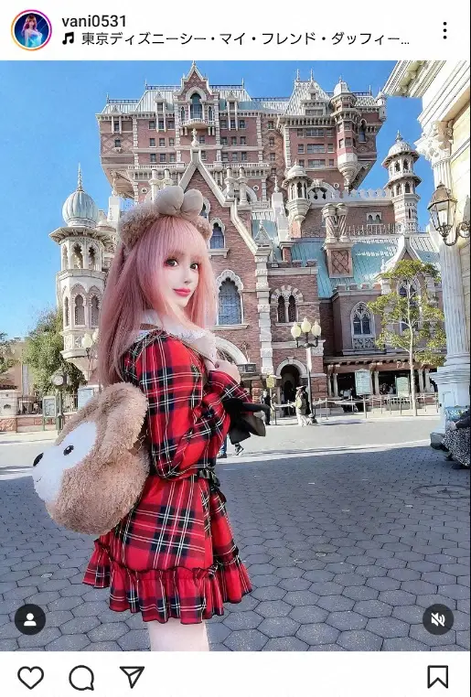 【画像・写真】“整形総額3億円”ヴァニラ　夢の国ショット公開に「おとぎの国から現れたかと」「めっちゃ可愛い」