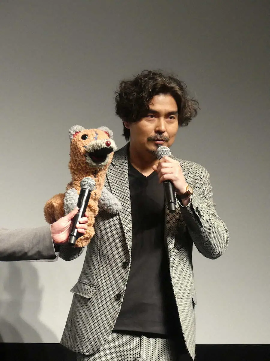 【画像・写真】小澤征悦　ぬいぐるみの「兄ちゃん」手にイベント登場　名付けの由来は