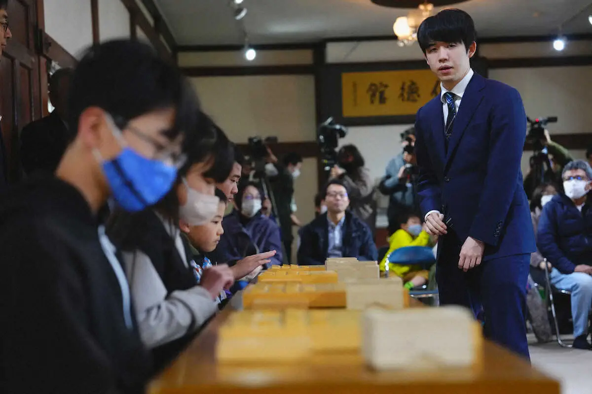 【画像・写真】藤井王将　中学生有段者にヒヤリ?玉田宗大さんとの「ソウタ」対決「的確に指されたら根負けの形」