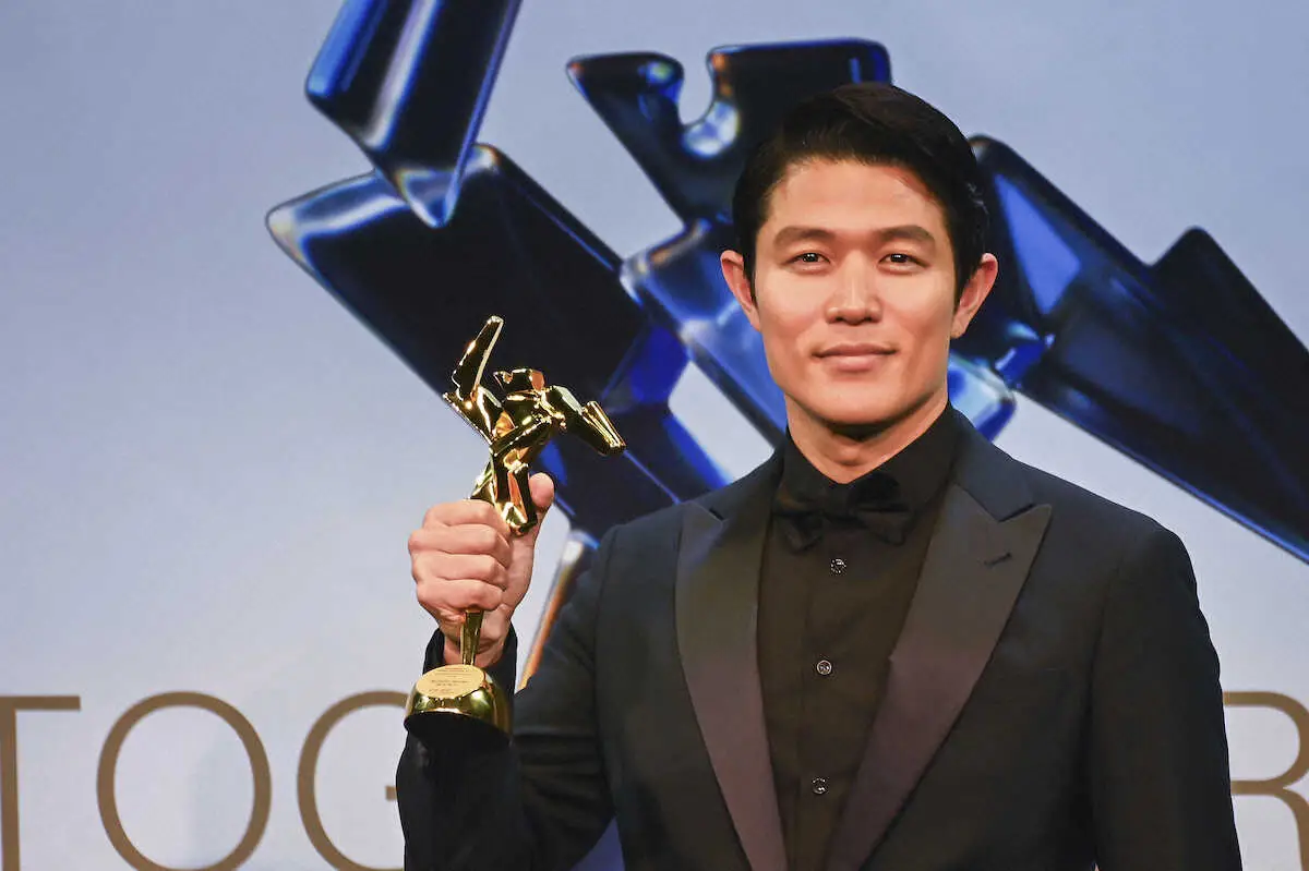 【画像・写真】是枝裕和監督、2年連続監督賞　役所広司は主演男優賞　濱口竜介監督は作品賞　アジア・フィルム・アワード