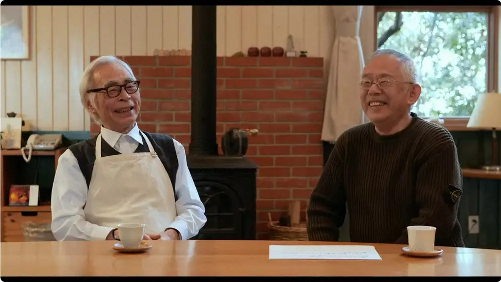 ヒゲを剃って“ツルツル”になった宮崎駿監督（左）＝アカデミー賞の公式YouTubeチャンネルから