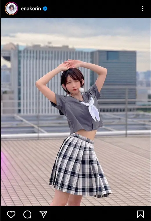 【画像・写真】えなこ　シルバー・パーカ姿披露に「星のように輝いてる」「美しい天使降臨」「一番星のえなこりん」