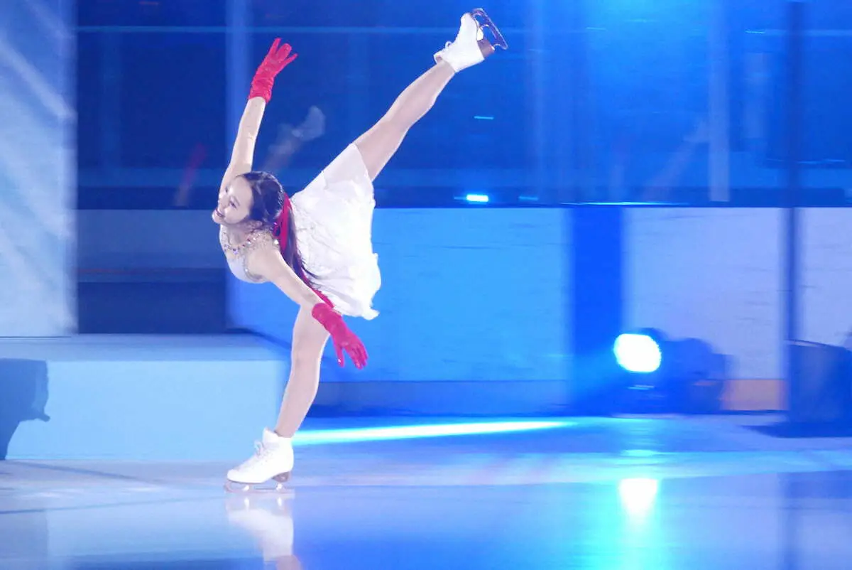 初めて吹き替えに挑戦した映画のイベントで、華麗なスケートを披露した本田真凜