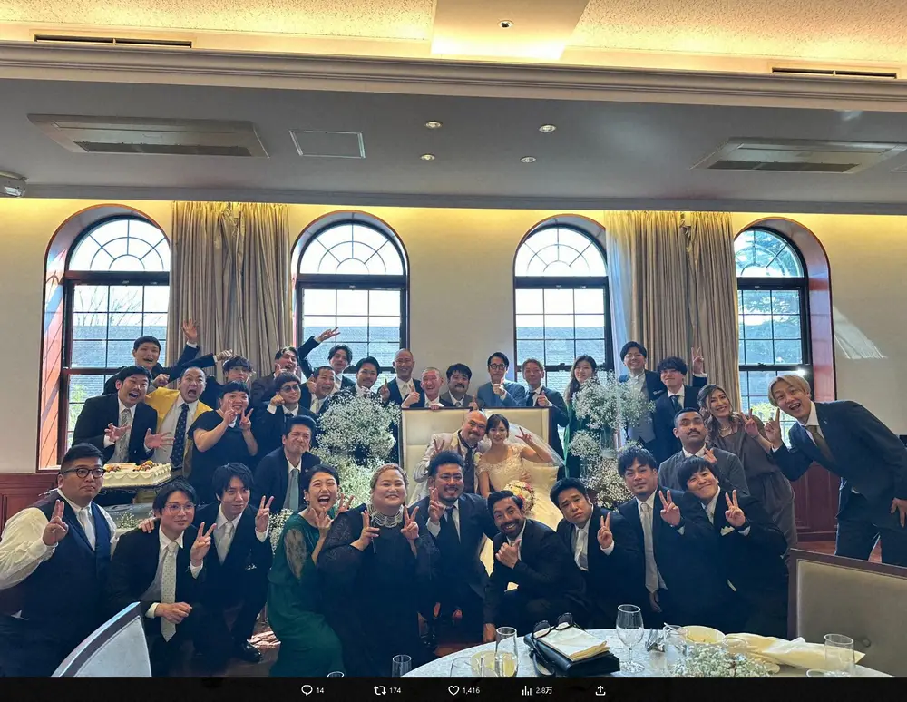 【画像・写真】鬼越トマホーク・坂井良多　元アイドル妻との結婚式ショット披露　豪華出席者との集合ショットも