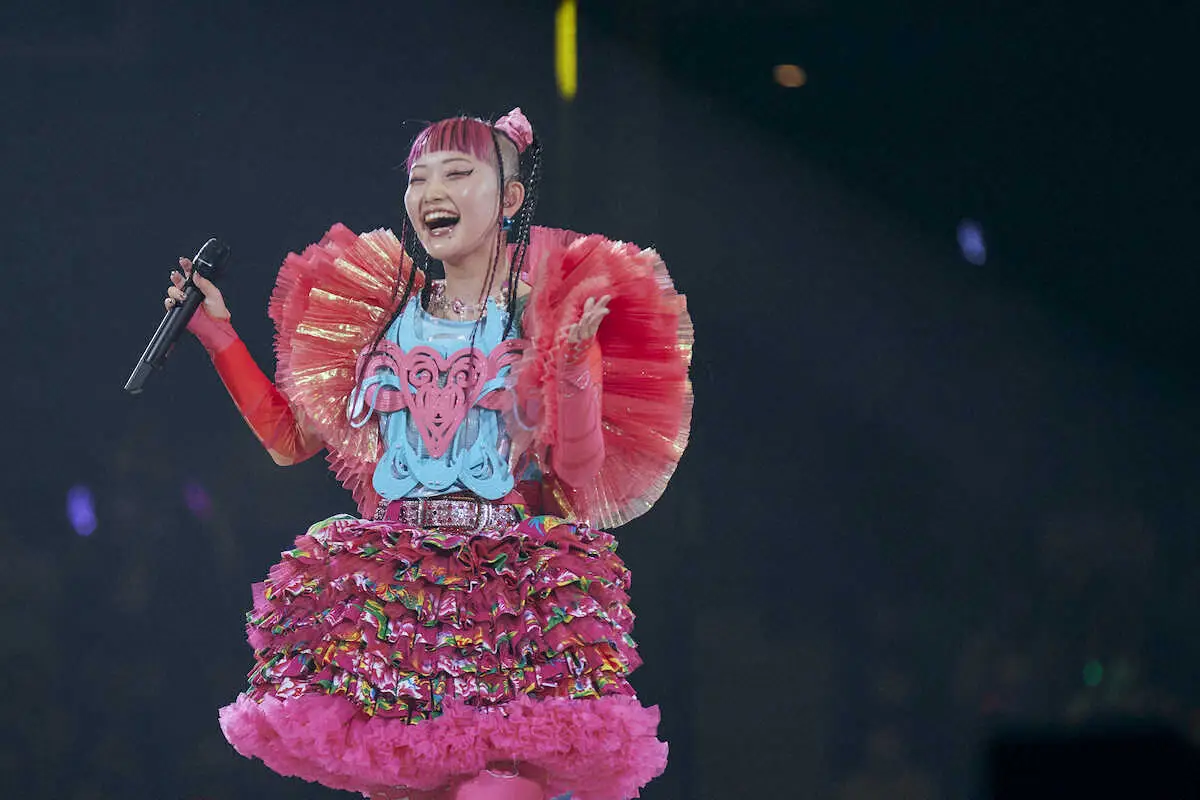 【画像・写真】水曜日のカンパネラが武道館で8000人魅了　ステージ上にコタツ&ホウキでエアギター!?