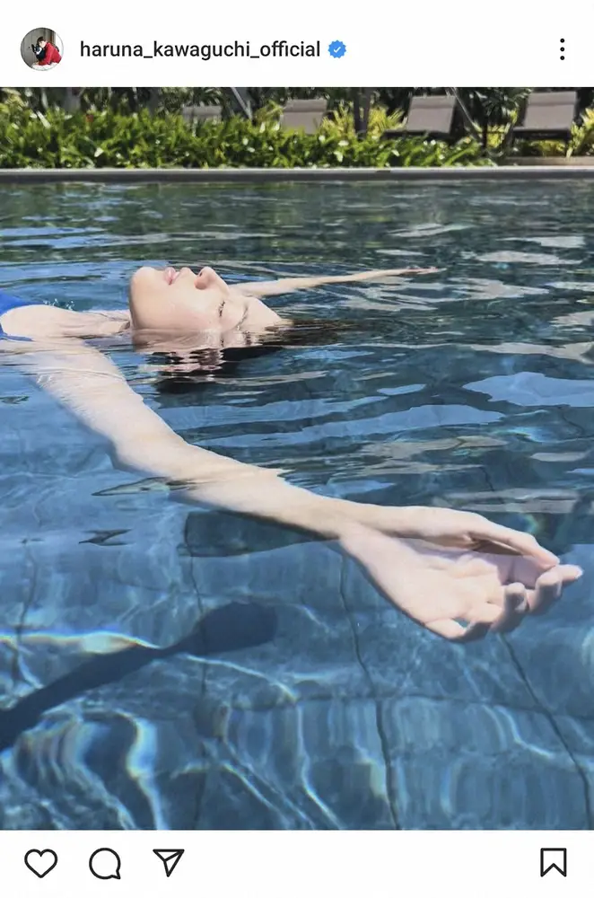 【画像・写真】川口春奈　プールショット披露に「気持ち良さそう」「美しすぎる」「神秘的…キレイ」「懐かしい」の声