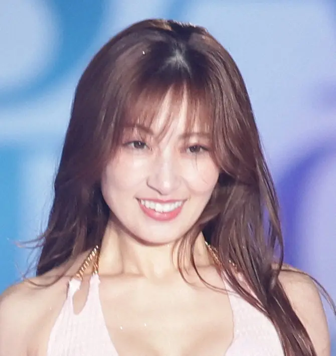 【画像・写真】熊田曜子　パステルピンクのビキニで超絶ボディー披露　ホントに3児の母!?「すっごく楽しかったです」