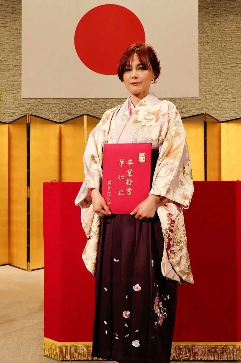 【画像・写真】さだまさし　客員教授務める国学院大の卒業式にサプライズ登場　卒業生の相川七瀬にエールも