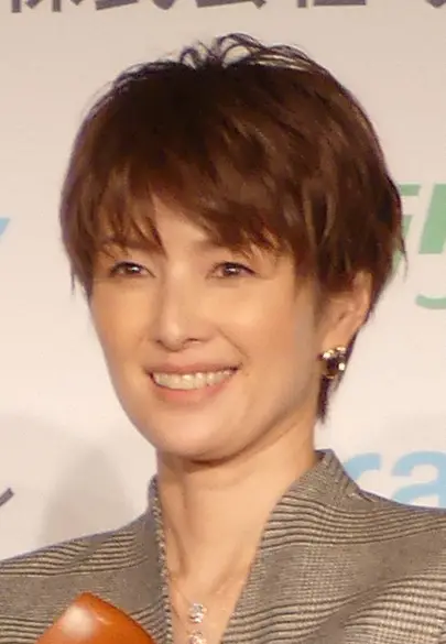 【画像・写真】吉瀬美智子　“おばちゃんパーマ”!?新ヘアスタイルに反響「トイプー」「美智子さんがやると似合う」