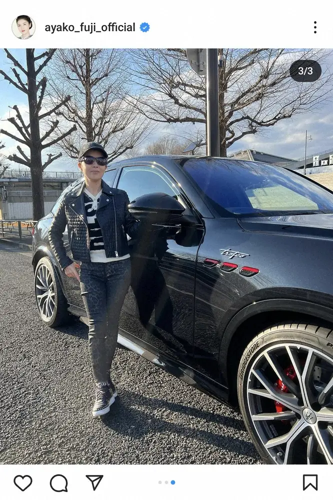 【画像・写真】62歳・藤あや子　憧れの高級車が納車「ドライブ日和」私服姿で2ショット「カッコいい」「セレブ美女」