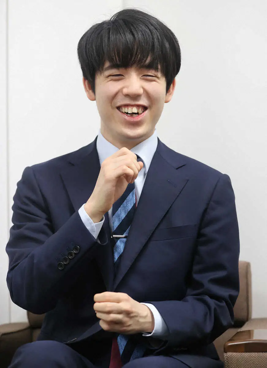 【画像・写真】藤井聡太王将　王将戦振り返り大盤解説で「将棋メシ」のエピソード披露