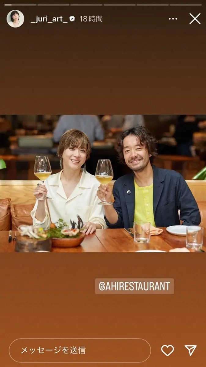 【画像・写真】上野樹里　夫・和田唱とラブラブオーラ全開のレストランデートショット公開　ウッド調の店内で輝き放つ