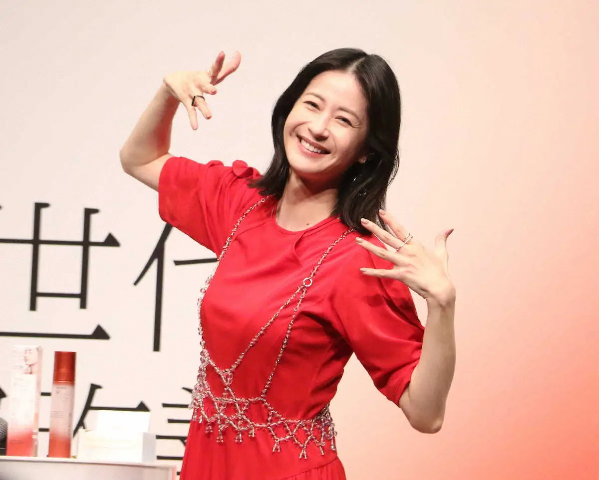 【画像・写真】松本若菜　シワの悩みに的確アドバイス　「誰にでもできる物。どう向き合うかが大事」　即興演技も披露