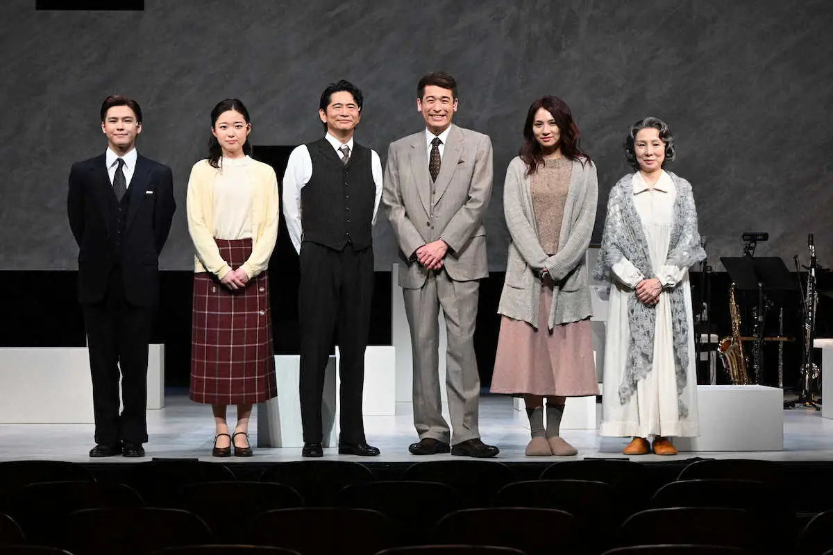 【画像・写真】佐藤隆太　“独立記念日”みんなでお祝い　主演舞台「GOOD―善き人―」会見