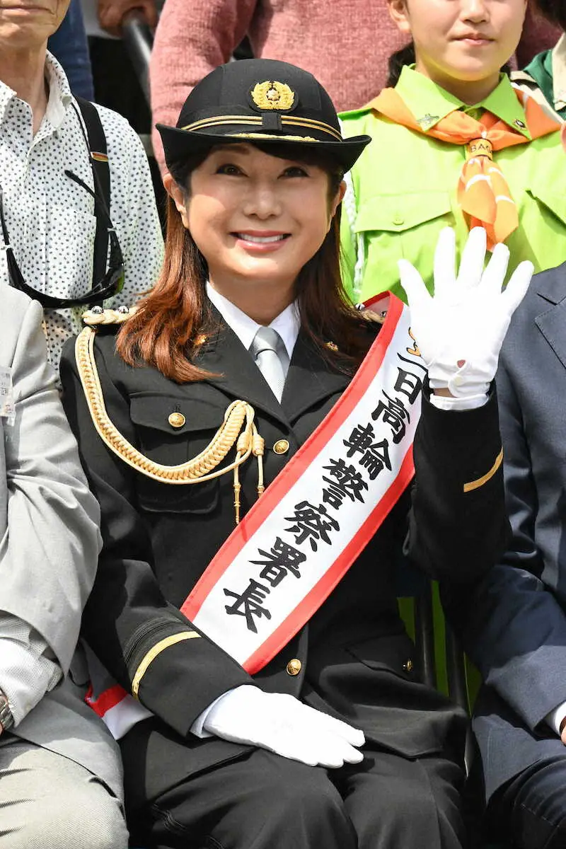【画像・写真】一日警察署長を務めたはるな愛（撮影・小渕日向子）