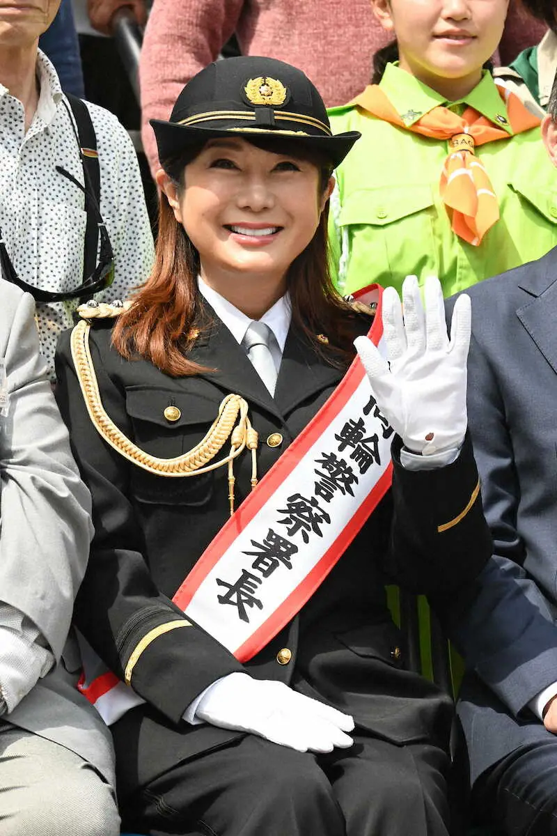 【画像・写真】一日警察署長を務めたはるな愛（撮影・小渕日向子）