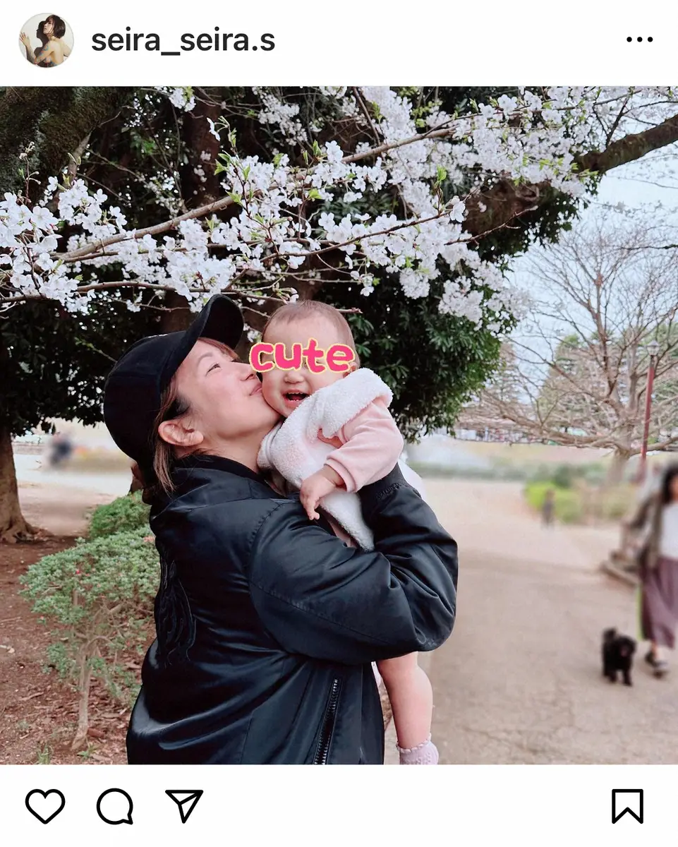 【画像・写真】佐藤聖羅　もうすぐ1歳の長女との初めてのお花見報告「娘ちゃんは桜よりハトに興味があるようで」